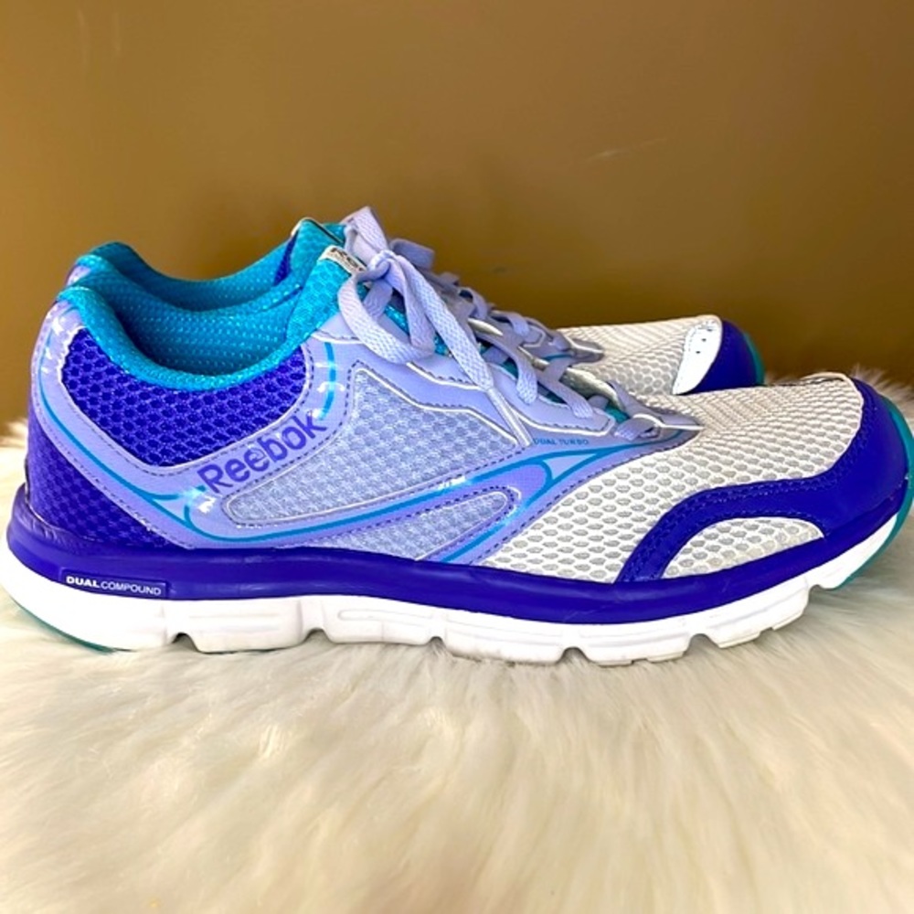 REEBOK tennis shoes 7.5